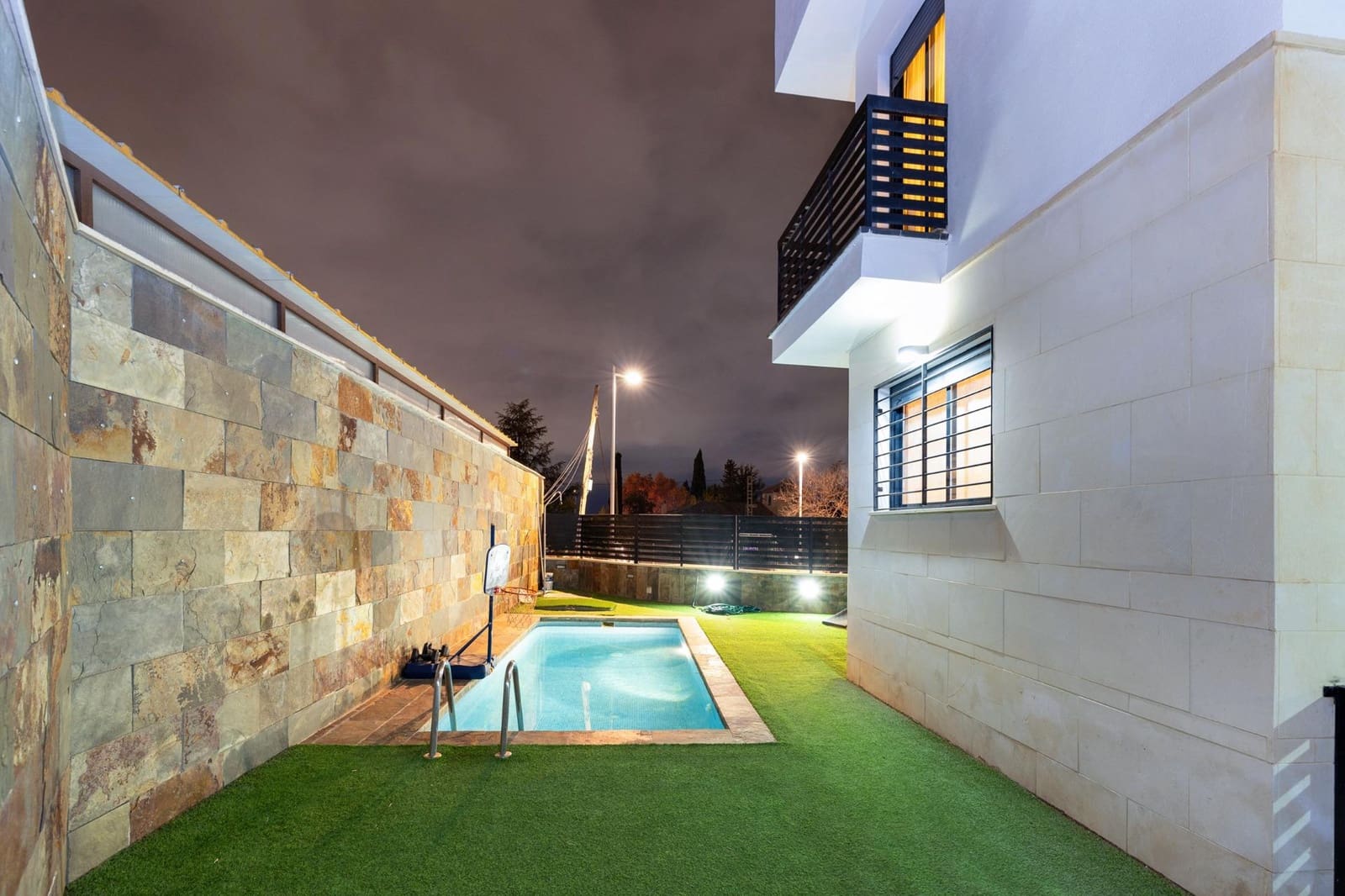 4 slaapkamer Villa te koop in Huetor Vega met zwembad garage - € 458.000 (Ref: 9675049)