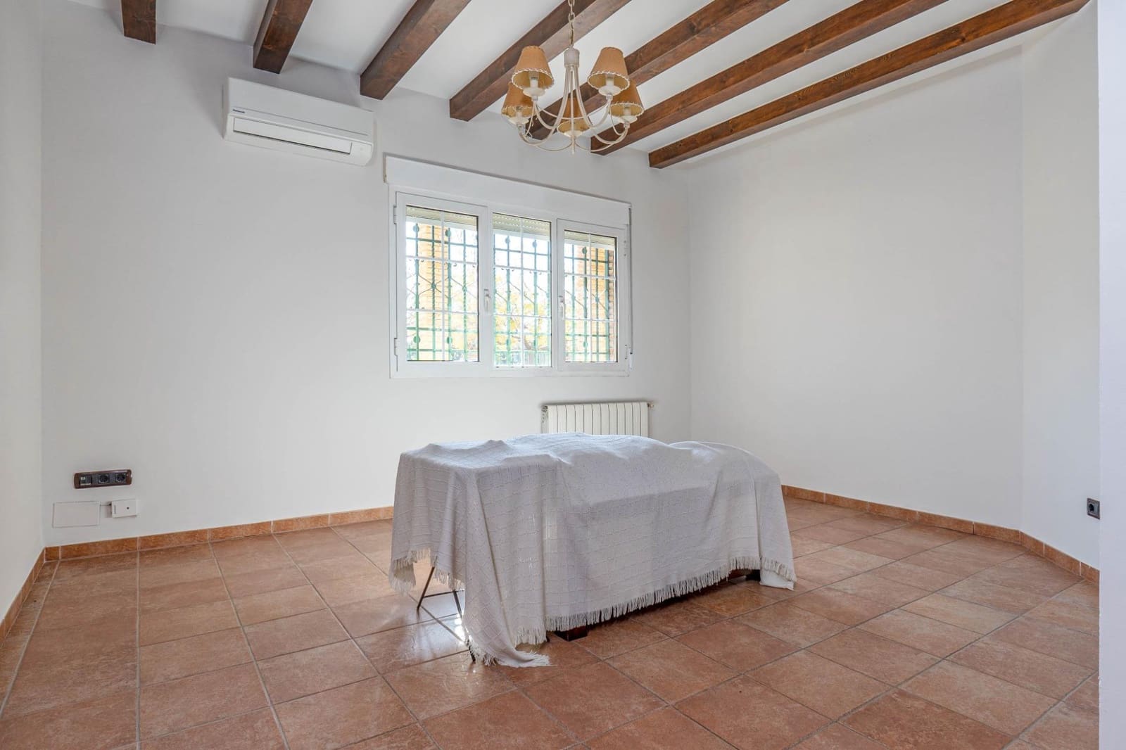 5 sypialnia Willa na sprzedaż w Santa Fe z basenem garażem - 450 000 € (Ref: 9675051)