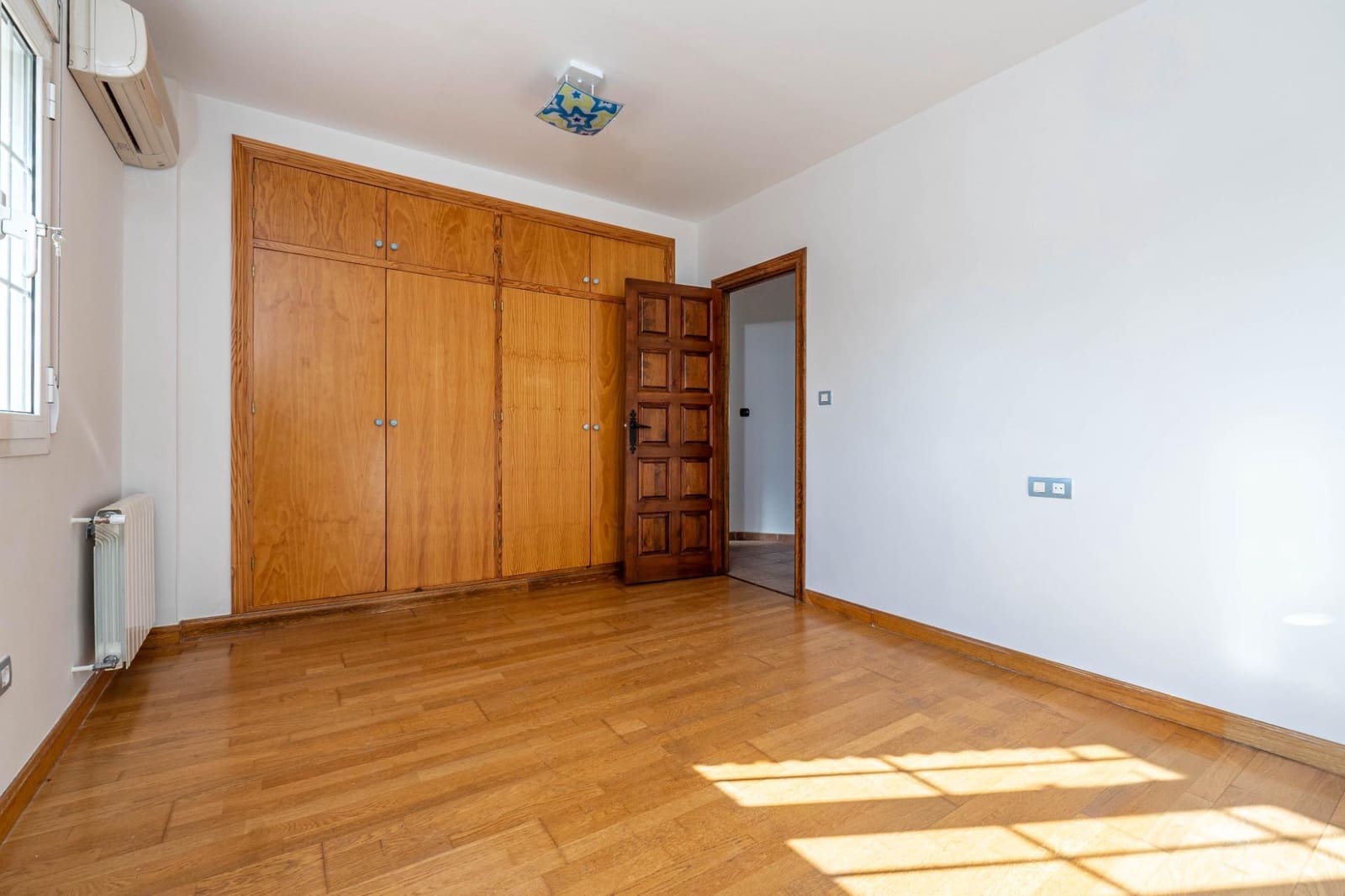 5 sypialnia Willa na sprzedaż w Santa Fe z basenem garażem - 450 000 € (Ref: 9675051)