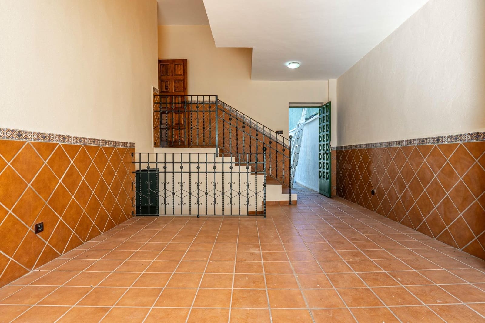 5 sypialnia Willa na sprzedaż w Santa Fe z basenem garażem - 450 000 € (Ref: 9675051)