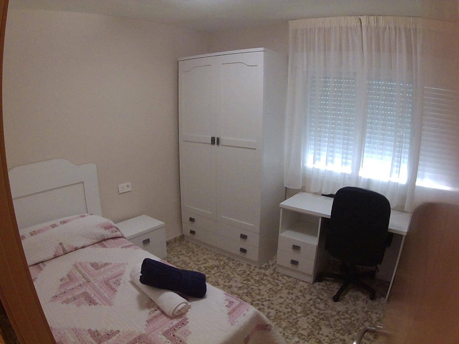 4 sovrum Lägenhet att hyra i Granada stad - 1 350 € (Ref: 9677643)