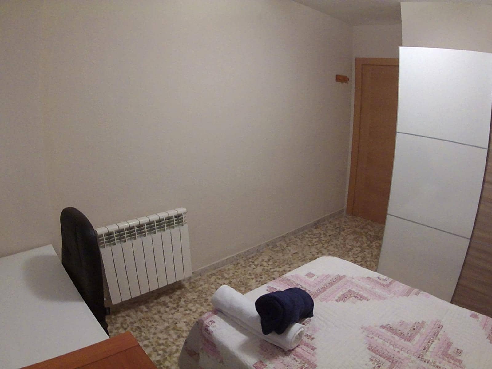 4 sovrum Lägenhet att hyra i Granada stad - 1 350 € (Ref: 9677643)