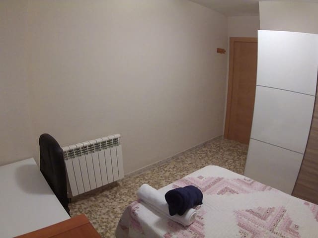 4 sovrum Lägenhet att hyra i Granada stad - 1 350 € (Ref: 9677643)