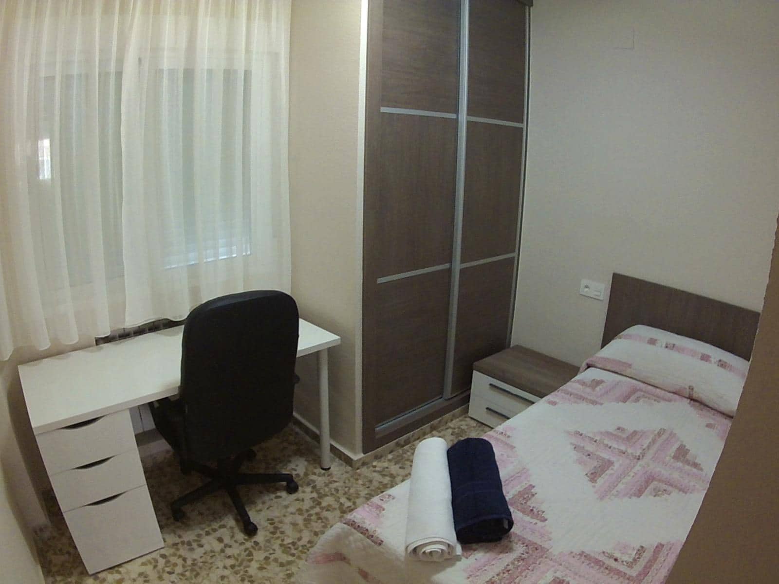 4 sovrum Lägenhet att hyra i Granada stad - 1 350 € (Ref: 9677643)