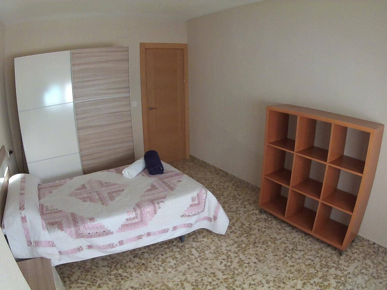 4 sovrum Lägenhet att hyra i Granada stad - 1 350 € (Ref: 9677643)