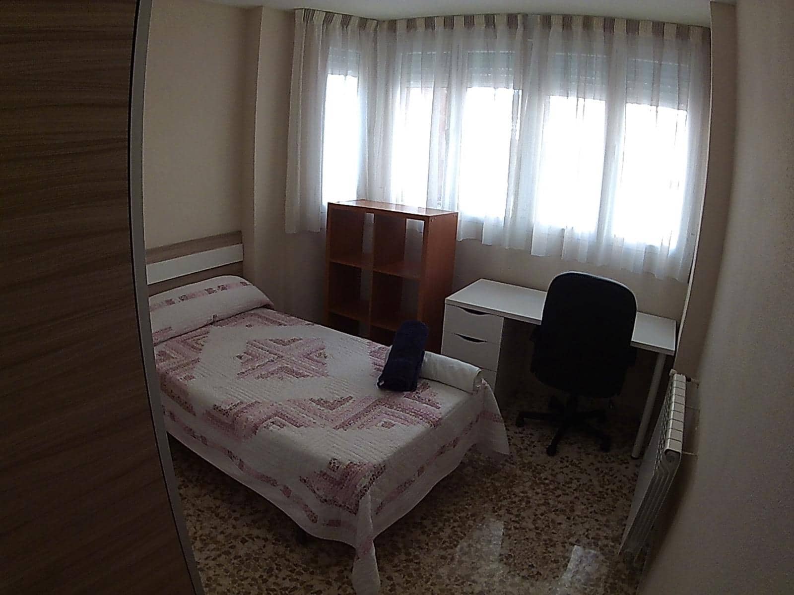 4 sovrum Lägenhet att hyra i Granada stad - 1 350 € (Ref: 9677643)