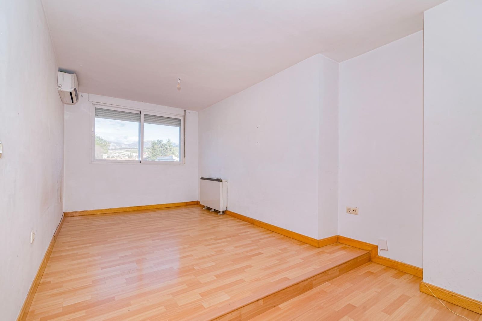 2 slaapkamer Penthouse te koop in La Zubia met zwembad garage - € 200.000 (Ref: 9680017)