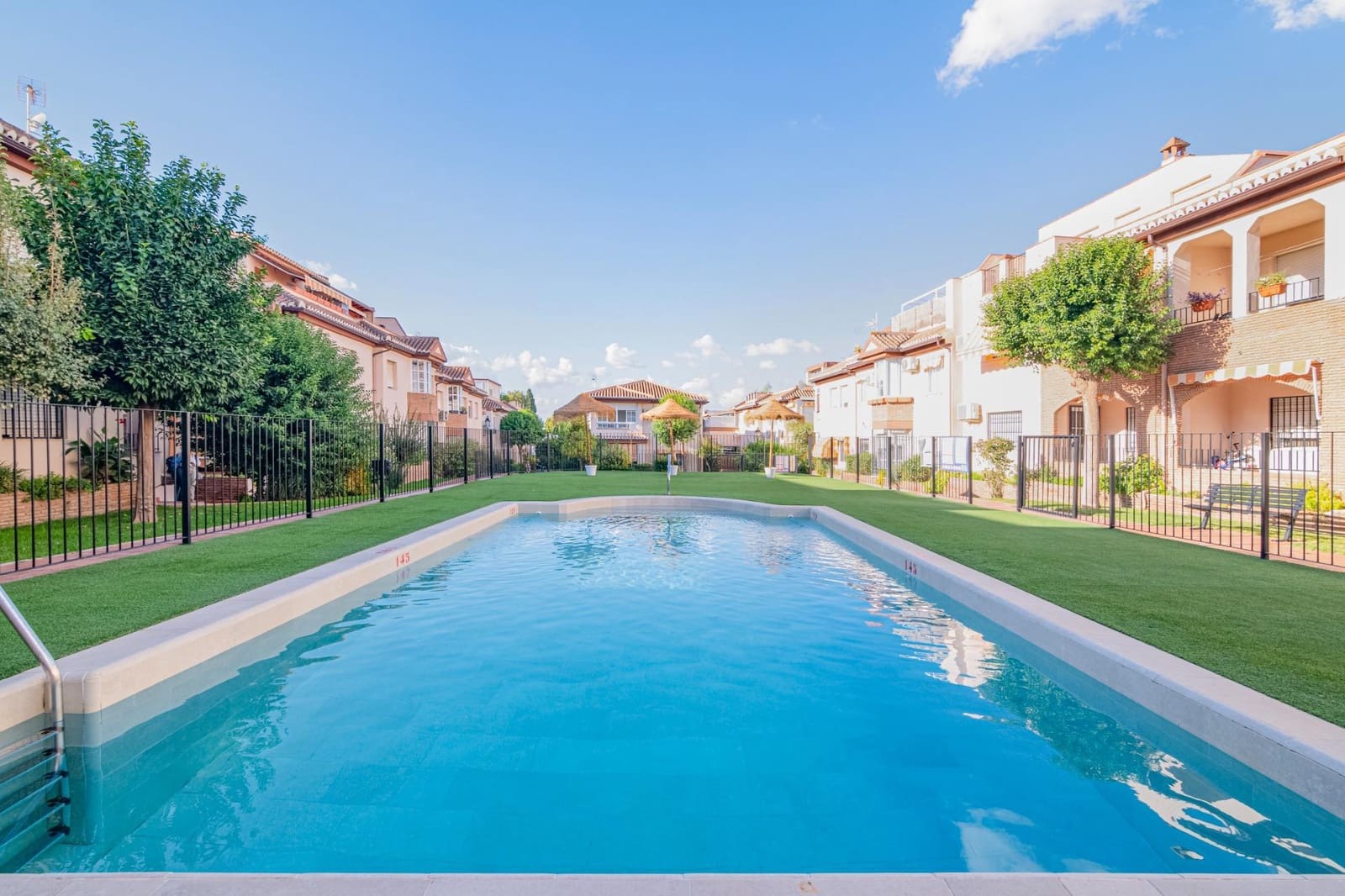 2 slaapkamer Penthouse te koop in La Zubia met zwembad garage - € 200.000 (Ref: 9680017)