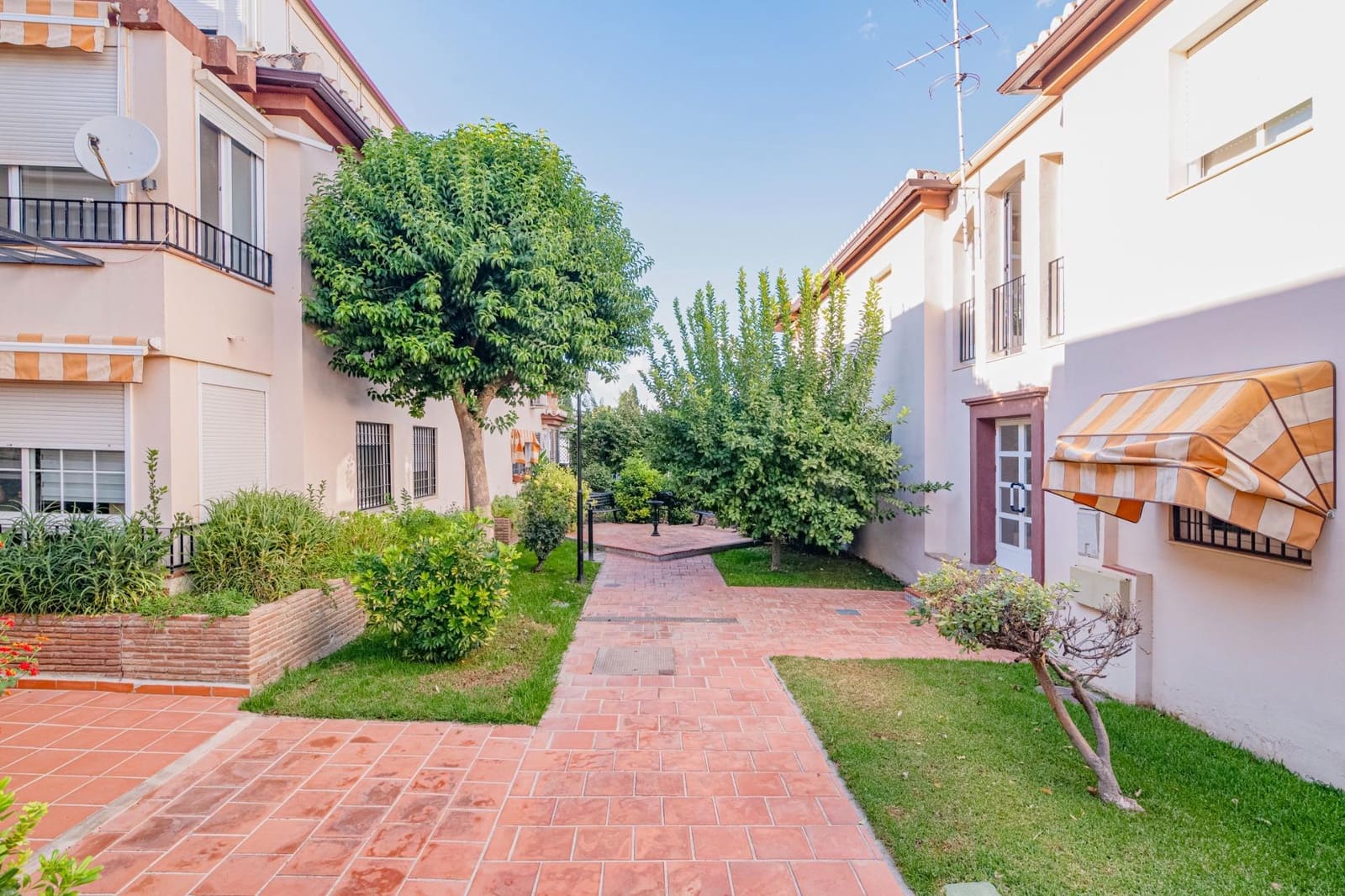 2 slaapkamer Penthouse te koop in La Zubia met zwembad garage - € 200.000 (Ref: 9680017)