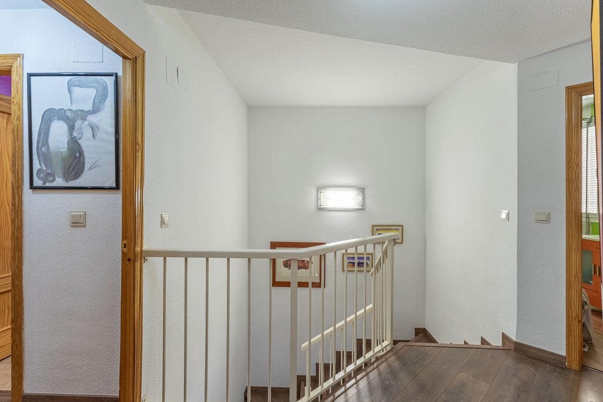 5 soveværelse Rækkehus til salg i Ogijares med garage - € 339.000 (Ref: 9680019)