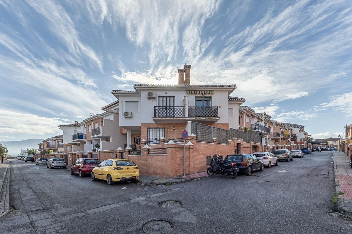 5 soveværelse Rækkehus til salg i Ogijares med garage - € 339.000 (Ref: 9680019)