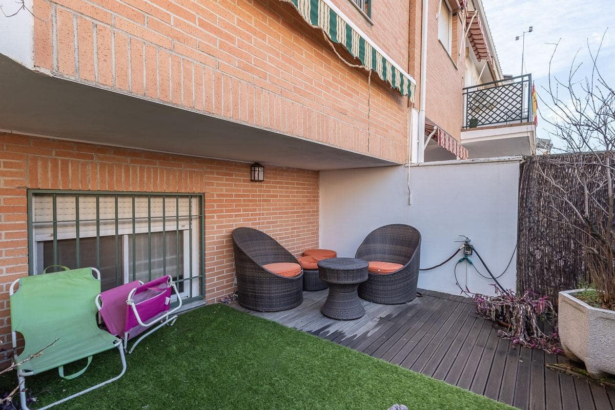 5 soveværelse Rækkehus til salg i Ogijares med garage - € 339.000 (Ref: 9680019)