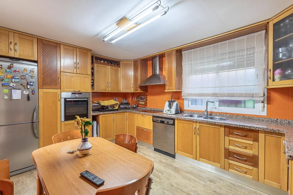 5 soveværelse Rækkehus til salg i Ogijares med garage - € 339.000 (Ref: 9680019)