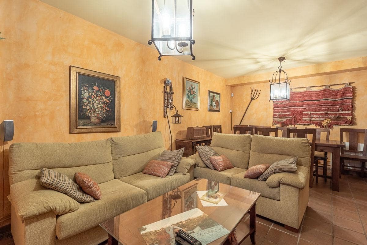 5 soveværelse Rækkehus til salg i Ogijares med garage - € 339.000 (Ref: 9680019)