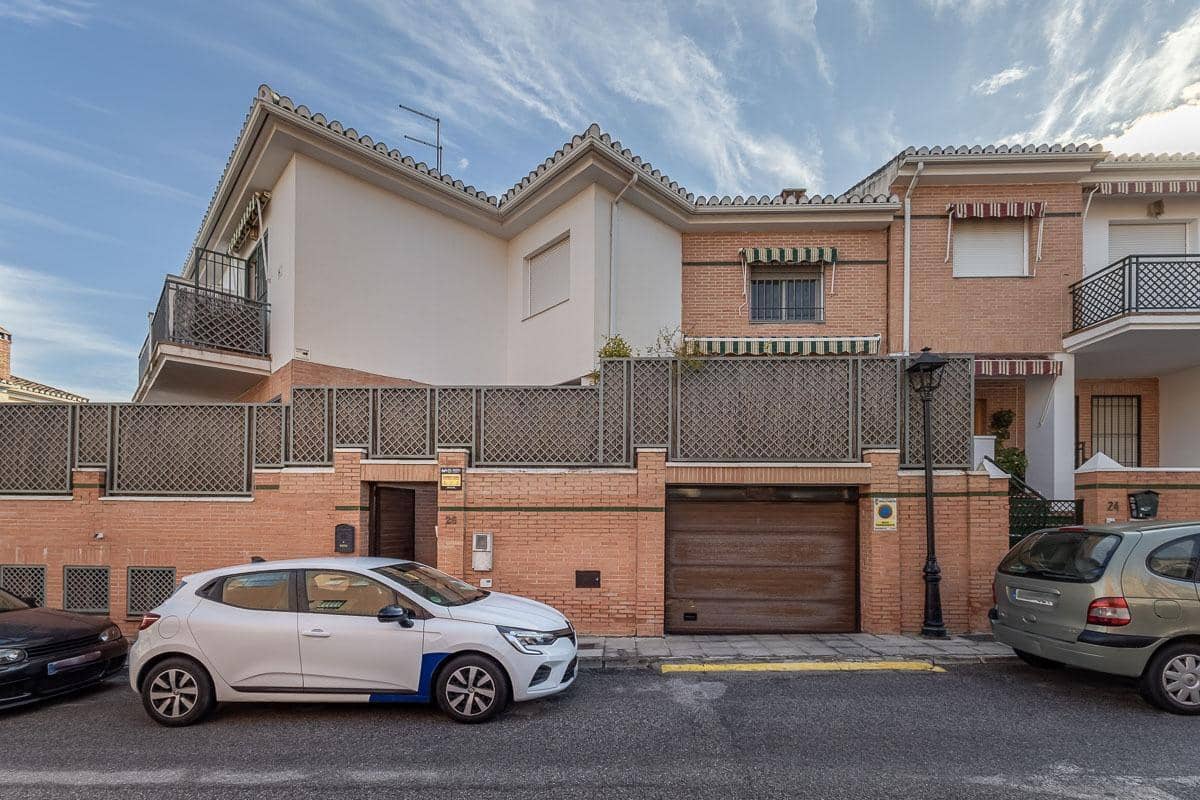 5 soveværelse Rækkehus til salg i Ogijares med garage - € 339.000 (Ref: 9680019)