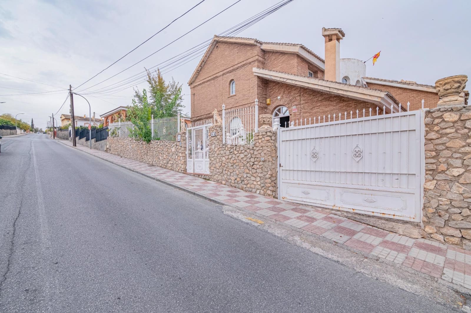 5 slaapkamer Villa te koop in La Zubia met zwembad garage - € 1.190.000 (Ref: 9686782)