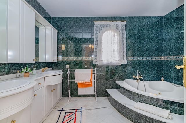 5 soveværelse Villa til salg i La Zubia med swimmingpool garage - € 1.190.000 (Ref: 9686782)