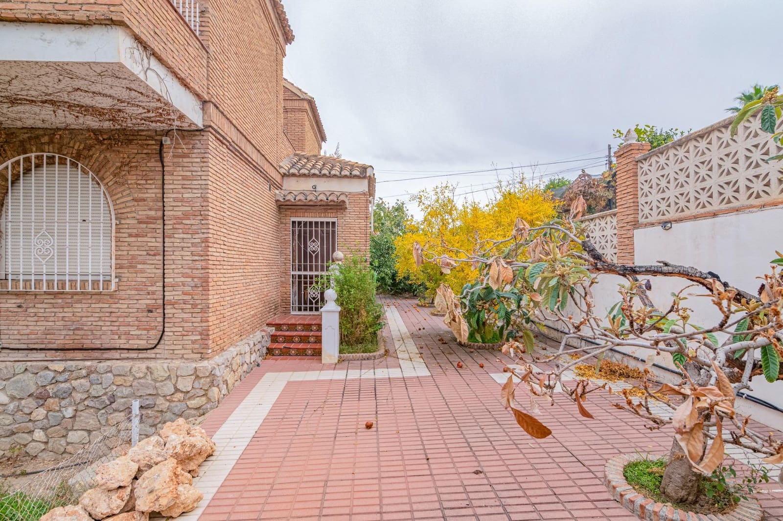 5 slaapkamer Villa te koop in La Zubia met zwembad garage - € 1.190.000 (Ref: 9686782)