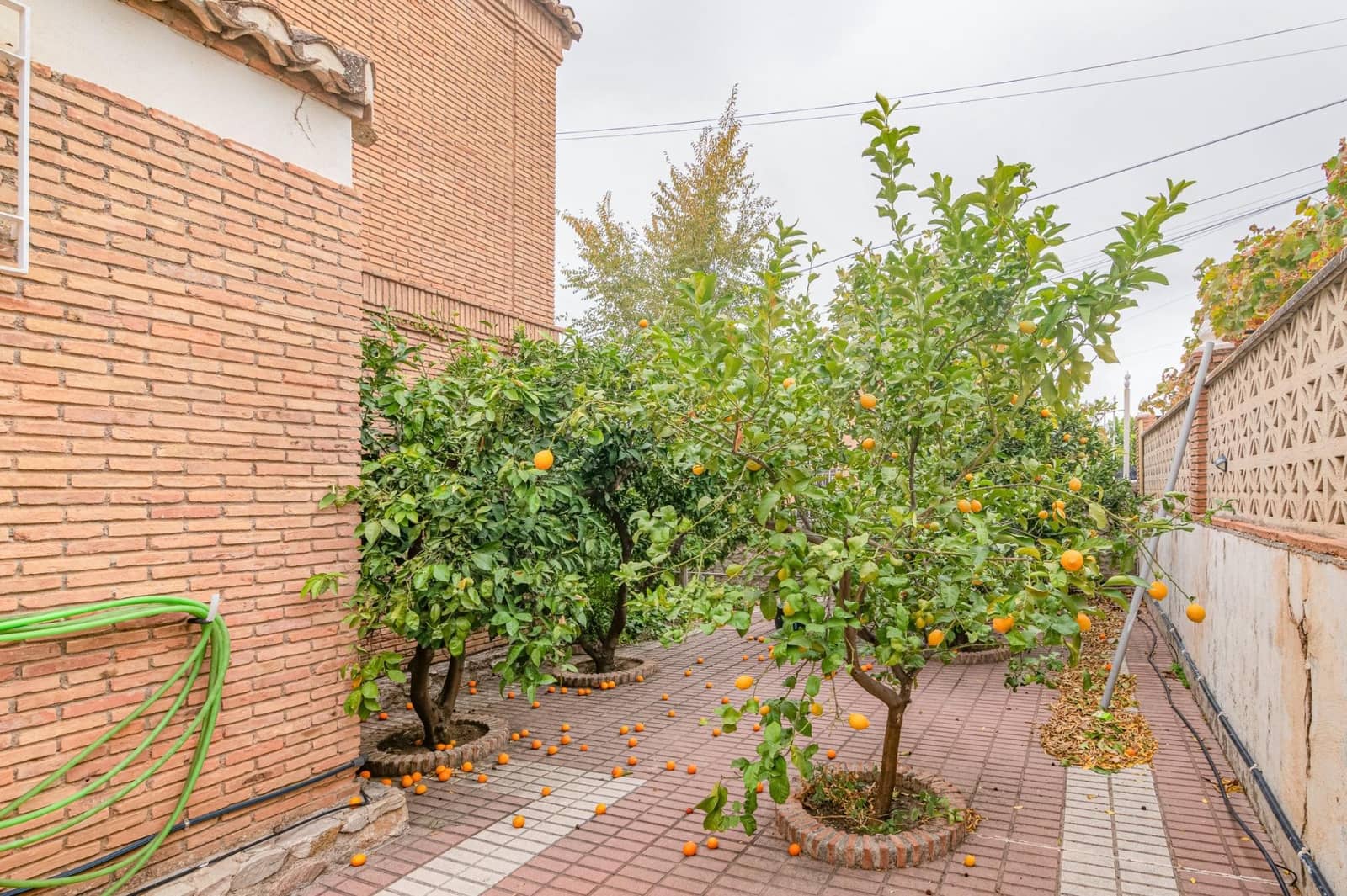 5 slaapkamer Villa te koop in La Zubia met zwembad garage - € 1.190.000 (Ref: 9686782)