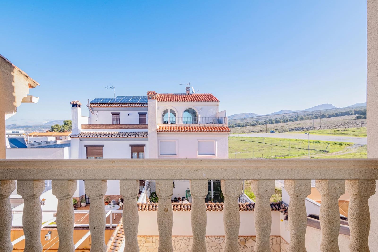 4 soverom Rekkehus til salgs i La Zubia med svømmebasseng garasje - € 370 000 (Ref: 9686784)