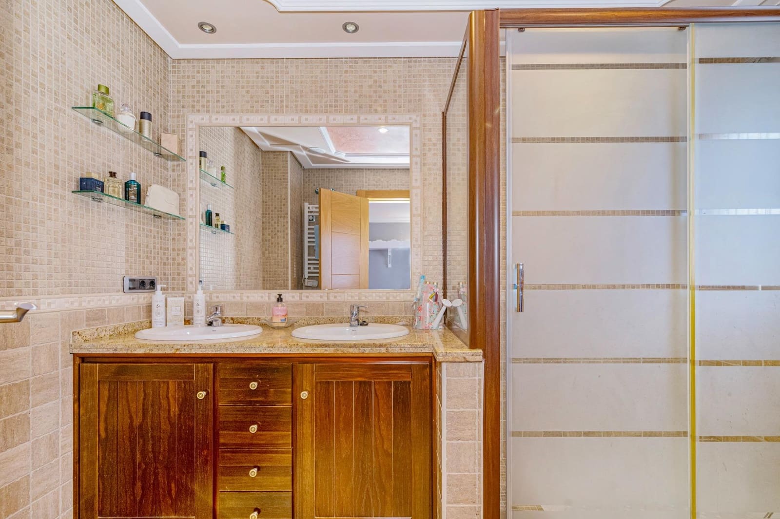 4 soverom Rekkehus til salgs i La Zubia med svømmebasseng garasje - € 370 000 (Ref: 9686784)