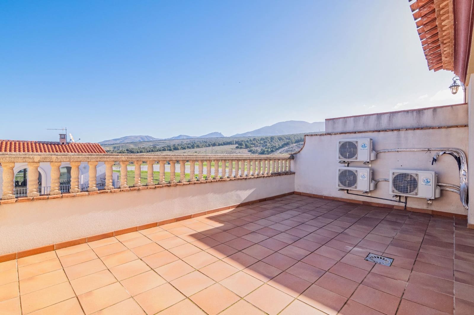 4 soverom Rekkehus til salgs i La Zubia med svømmebasseng garasje - € 370 000 (Ref: 9686784)