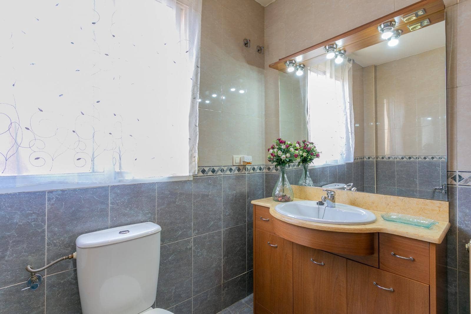 3 camera da letto Villetta a Schiera in vendita in Granada citta con garage - 290.000 € (Rif: 9686787)