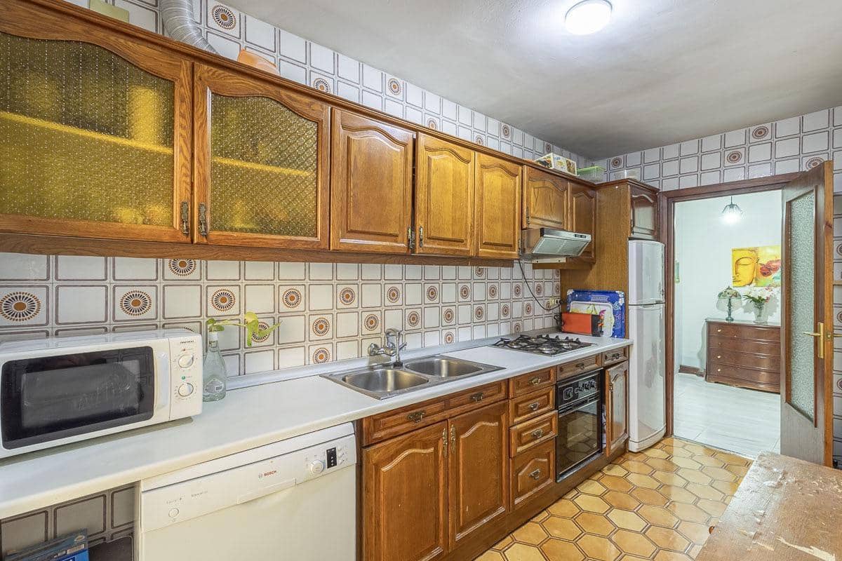 4 slaapkamer Flat te koop in Granada stad met garage - € 269.000 (Ref: 9686788)