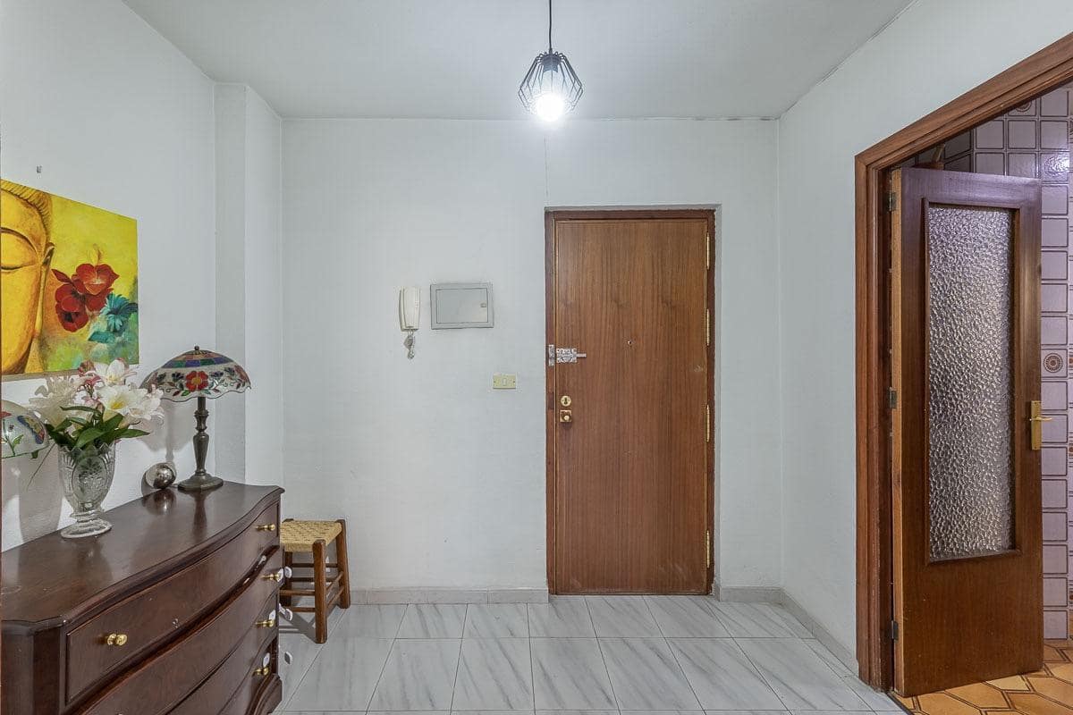 4 slaapkamer Flat te koop in Granada stad met garage - € 269.000 (Ref: 9686788)