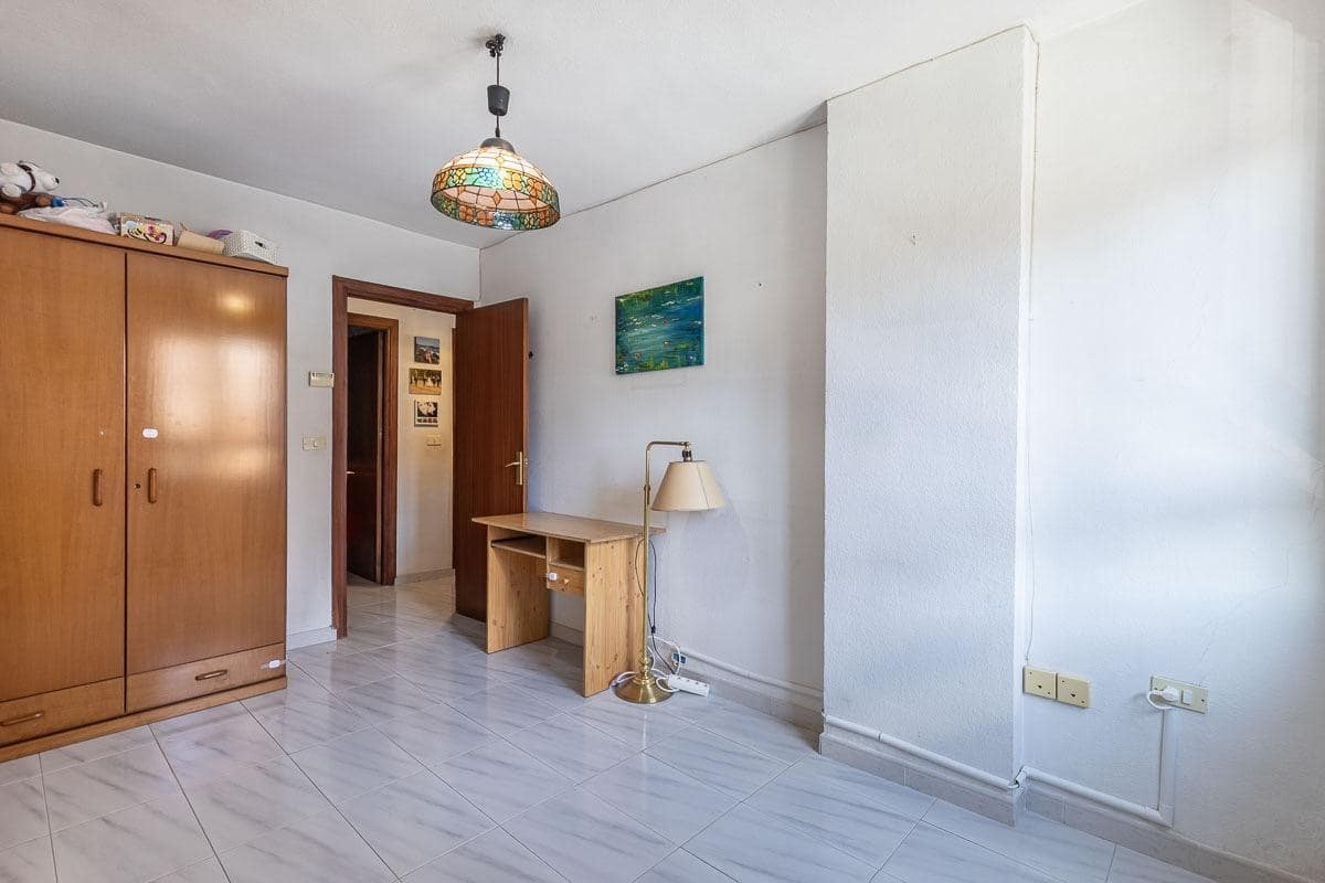 4 slaapkamer Flat te koop in Granada stad met garage - € 269.000 (Ref: 9686788)