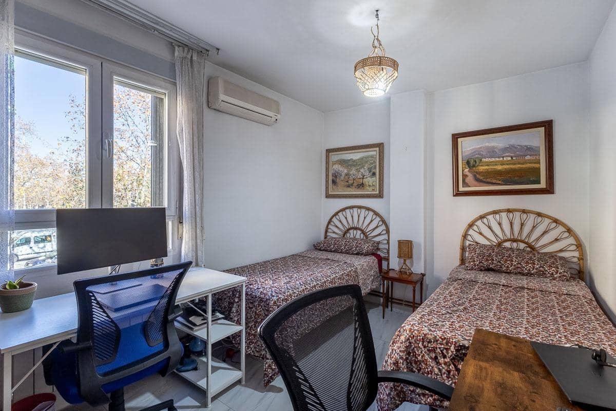 4 slaapkamer Flat te koop in Granada stad met garage - € 269.000 (Ref: 9686788)