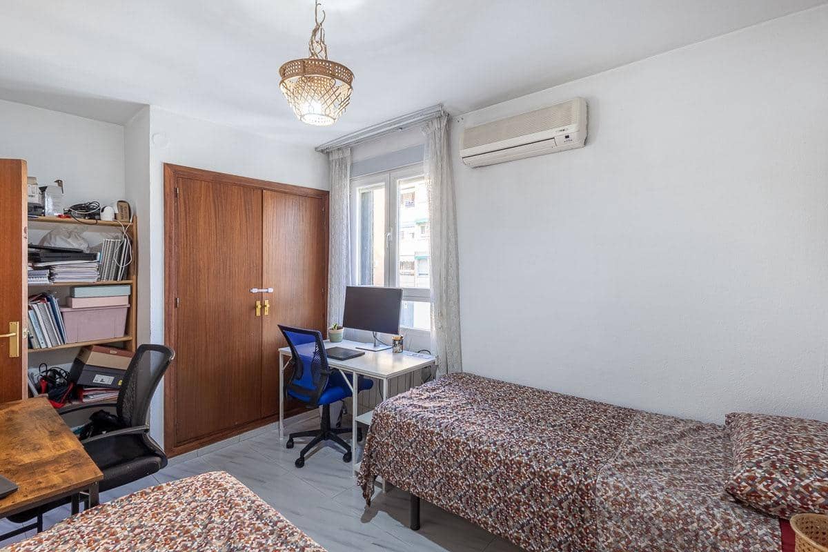 4 slaapkamer Flat te koop in Granada stad met garage - € 269.000 (Ref: 9686788)