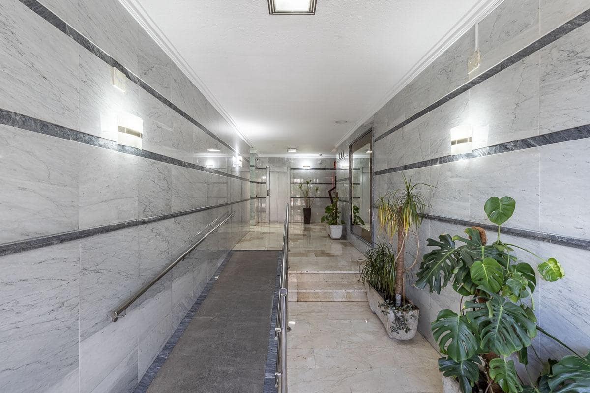 4 slaapkamer Flat te koop in Granada stad met garage - € 269.000 (Ref: 9686788)