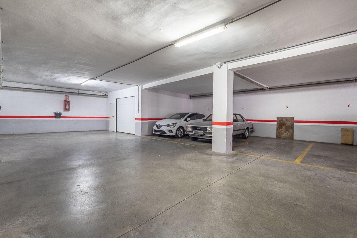 4 slaapkamer Flat te koop in Granada stad met garage - € 269.000 (Ref: 9686788)