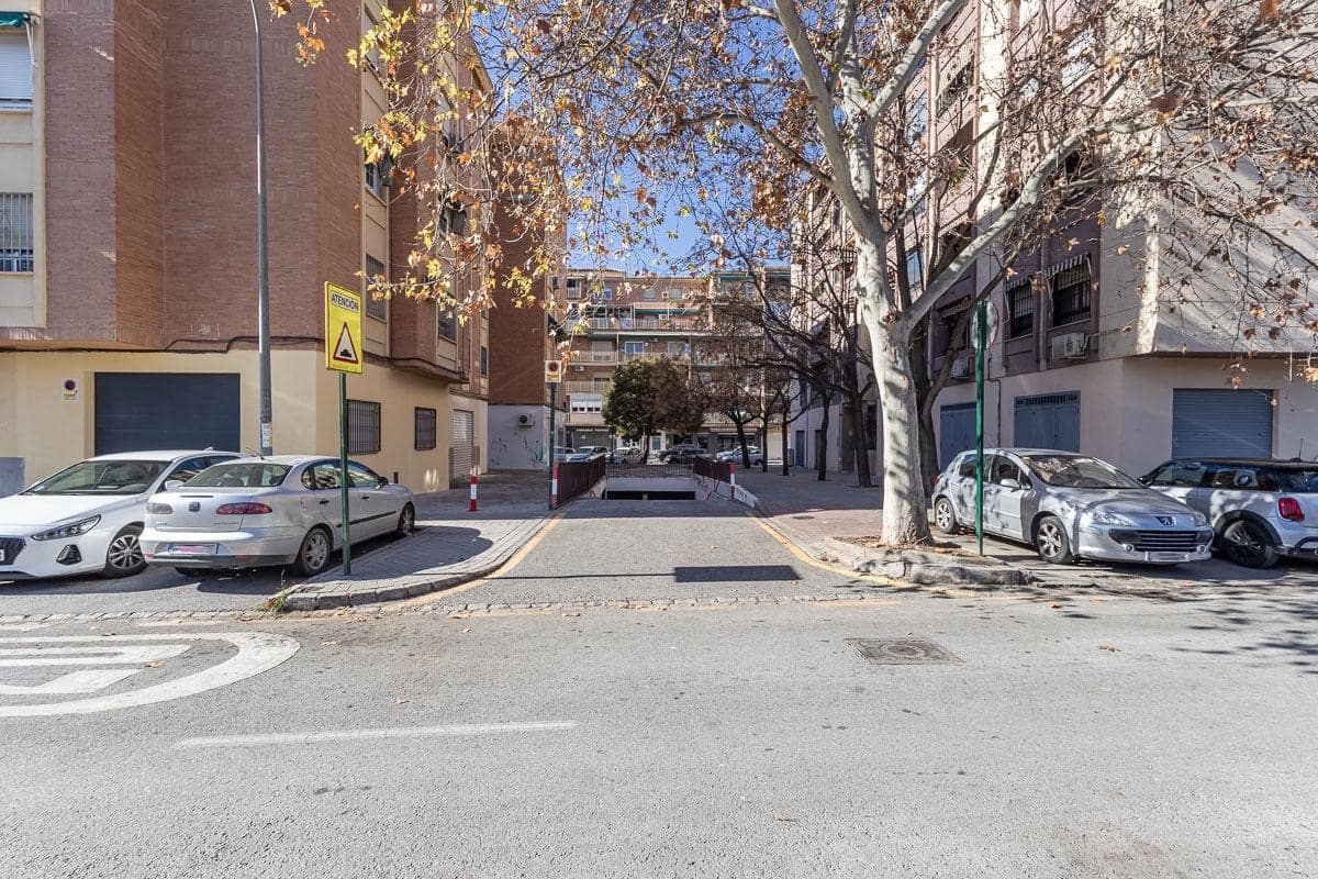 4 slaapkamer Flat te koop in Granada stad met garage - € 269.000 (Ref: 9686788)