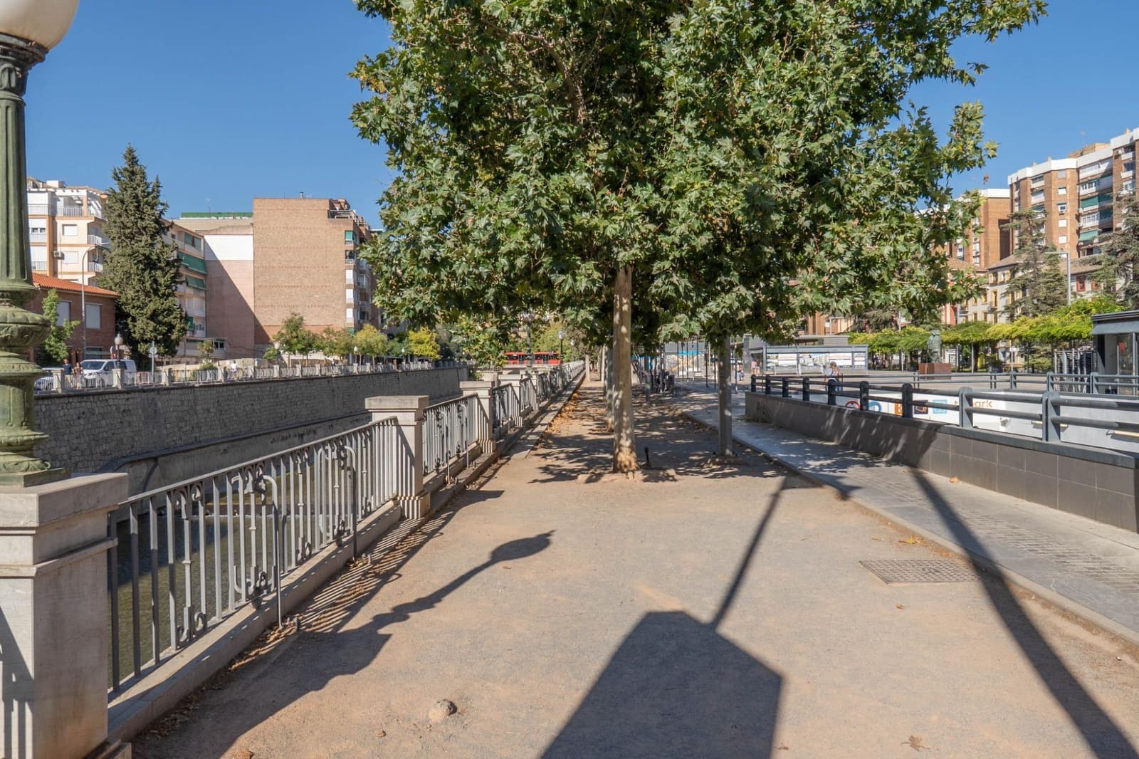 2 soveværelse Lejlighed til salg i Granada by med garage - € 195.000 (Ref: 9691152)