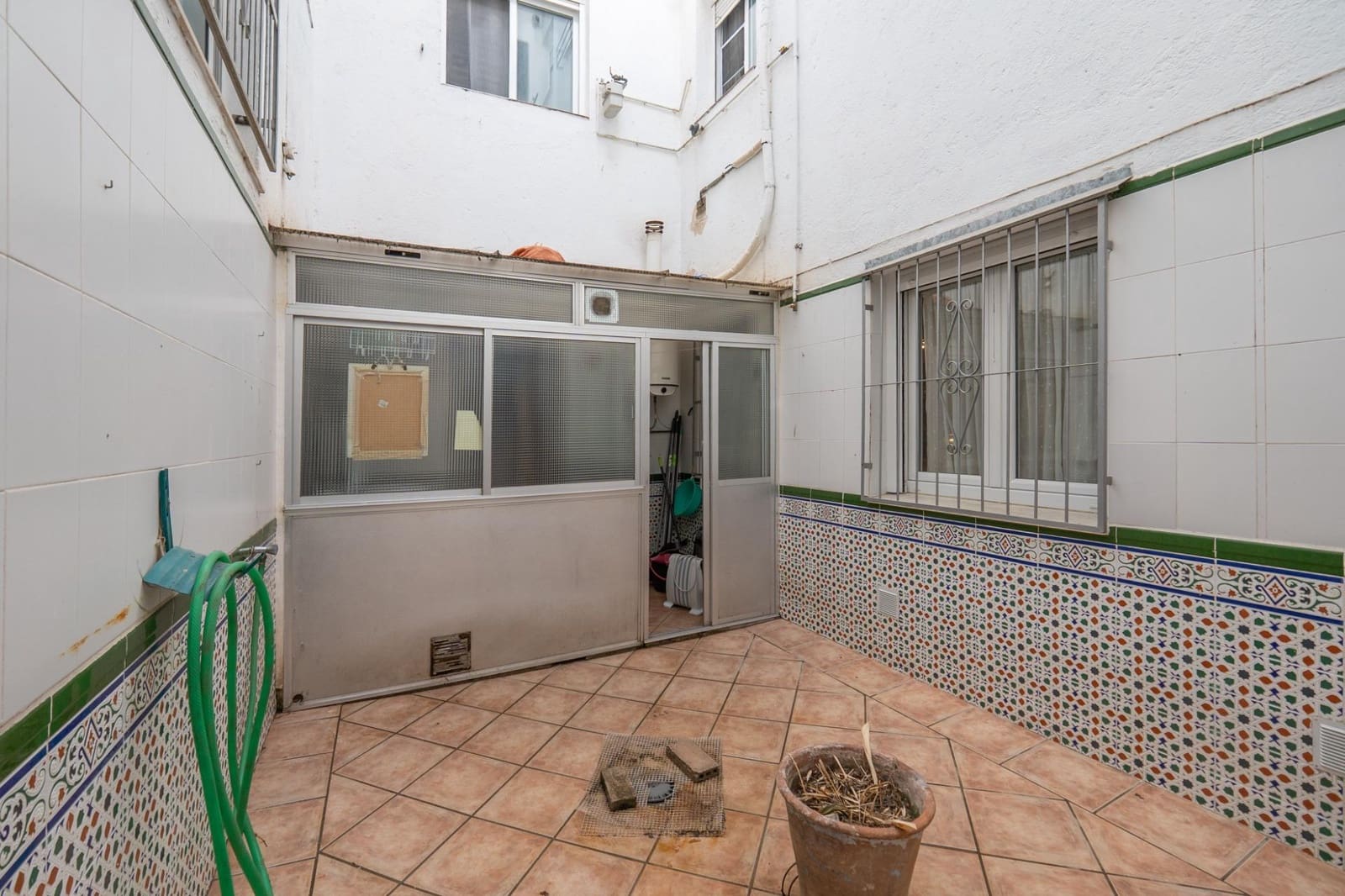 2 soveværelse Lejlighed til salg i Granada by med garage - € 195.000 (Ref: 9691152)