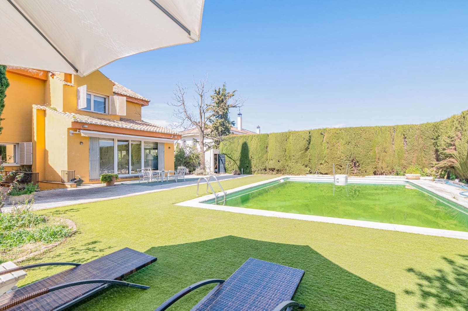 6 bedroom Villa for sale in Gojar with garage - € 480,000 (Ref: 9702136)