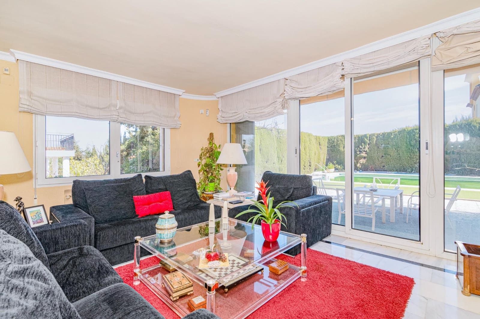 6 bedroom Villa for sale in Gojar with garage - € 480,000 (Ref: 9702136)