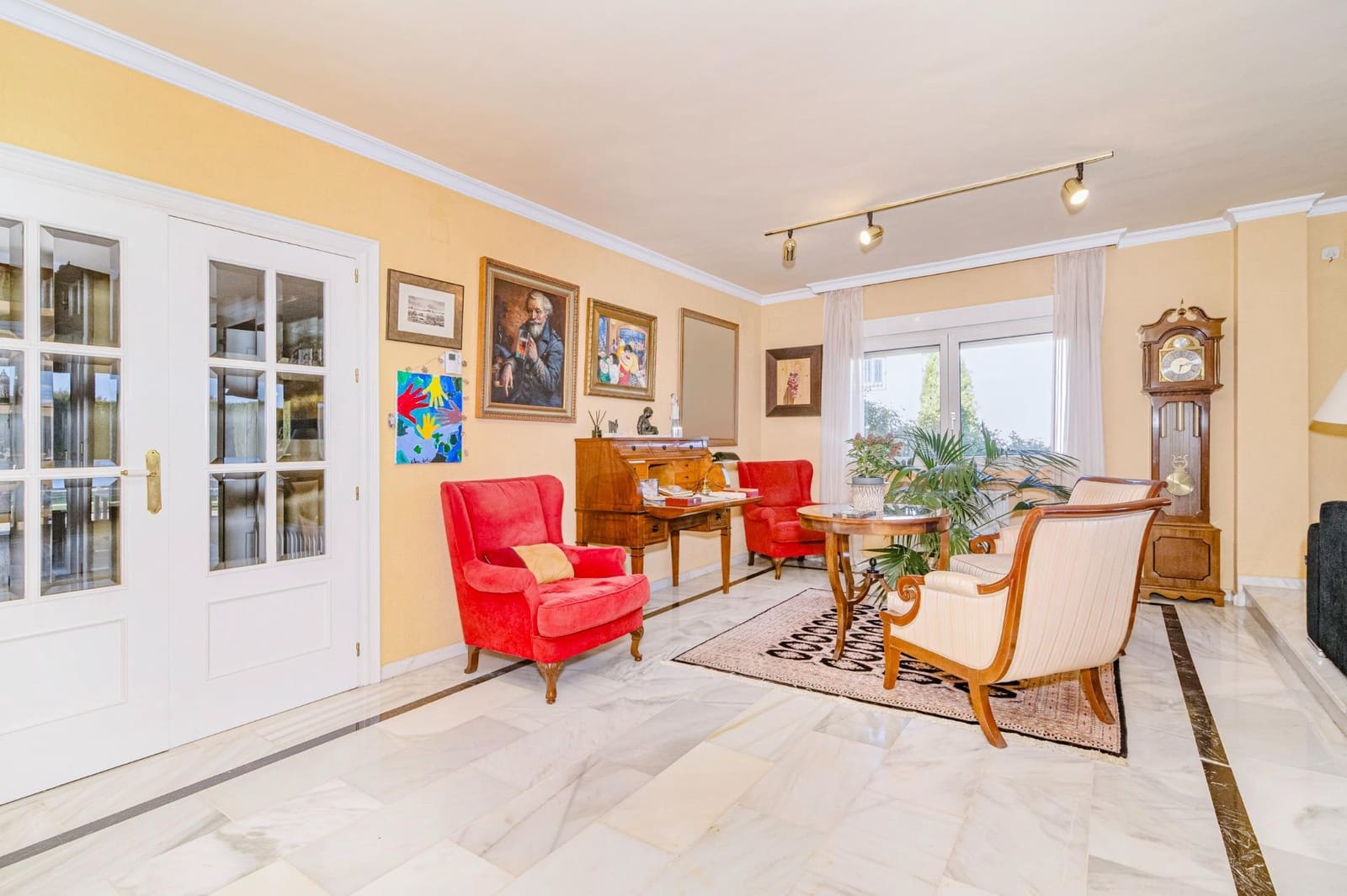 6 bedroom Villa for sale in Gojar with garage - € 480,000 (Ref: 9702136)