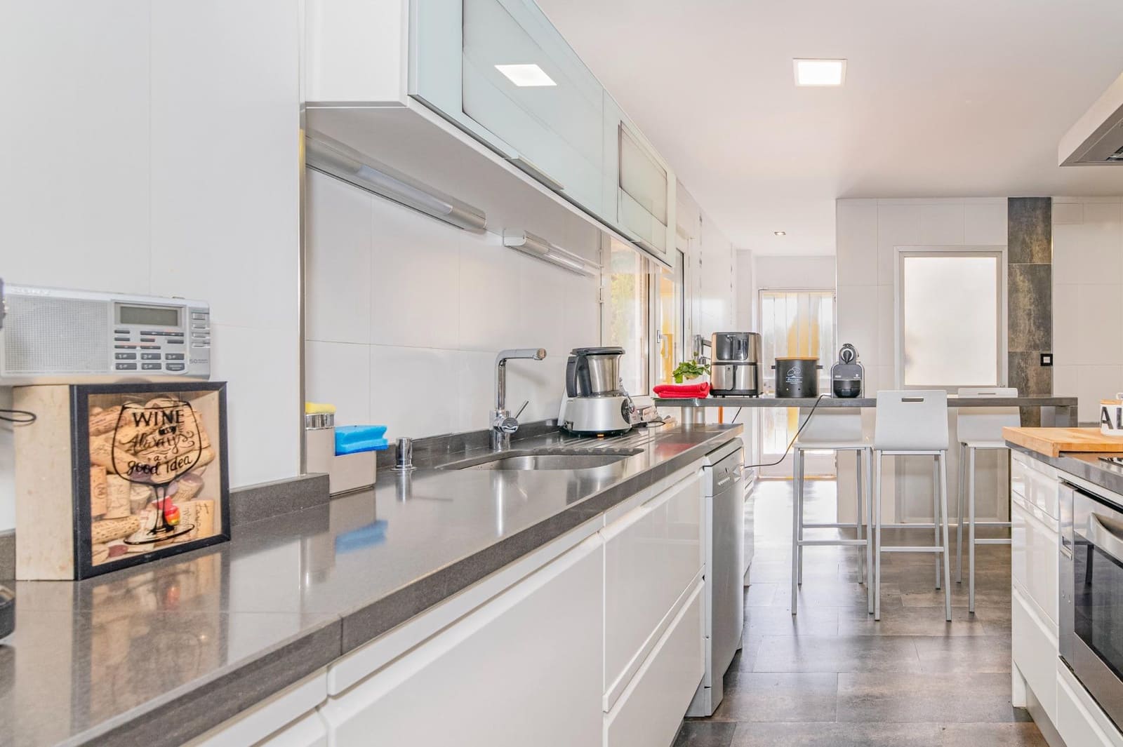 6 bedroom Villa for sale in Gojar with garage - € 480,000 (Ref: 9702136)