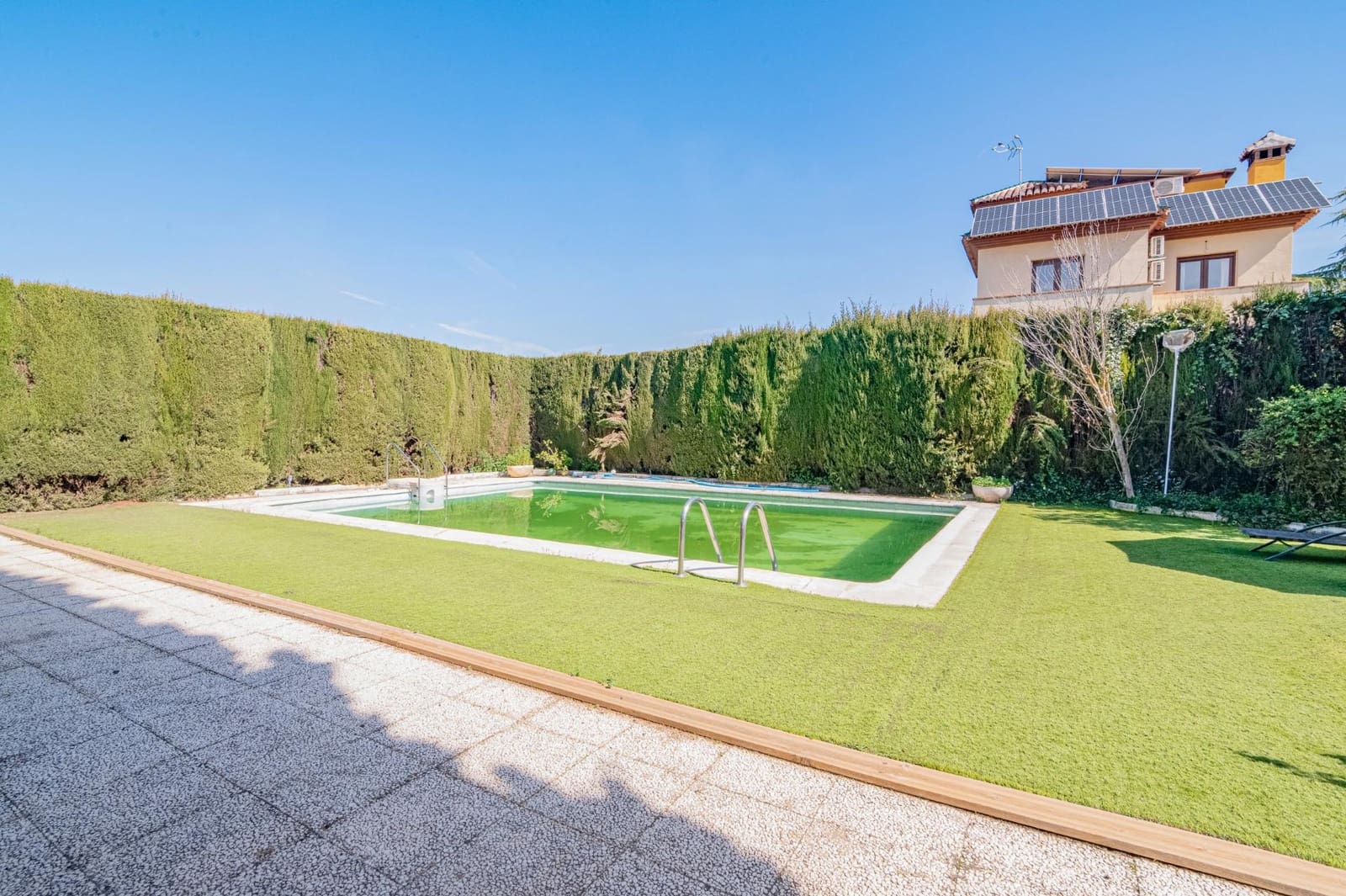 6 bedroom Villa for sale in Gojar with garage - € 480,000 (Ref: 9702136)