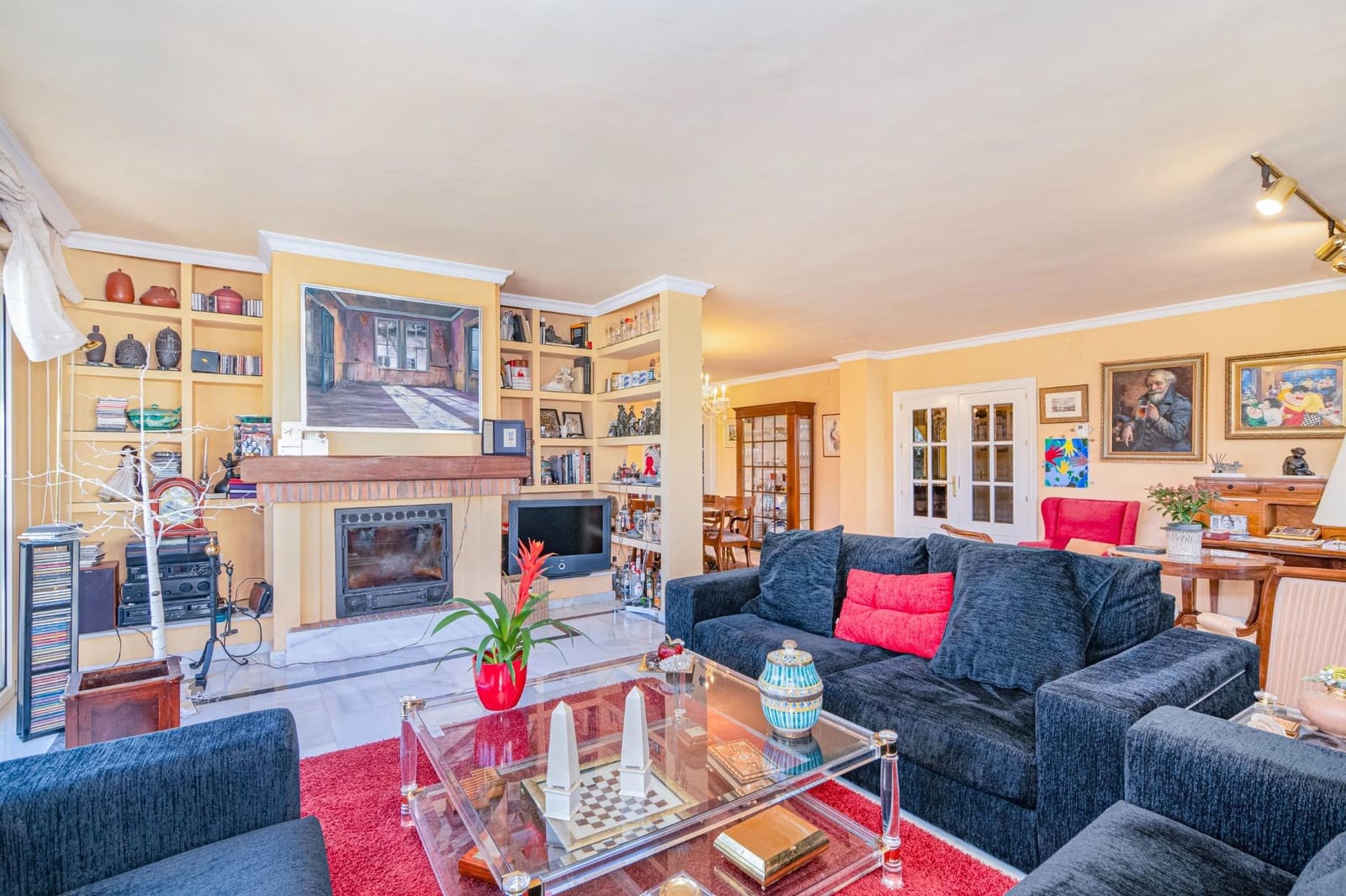 6 bedroom Villa for sale in Gojar with garage - € 480,000 (Ref: 9702136)