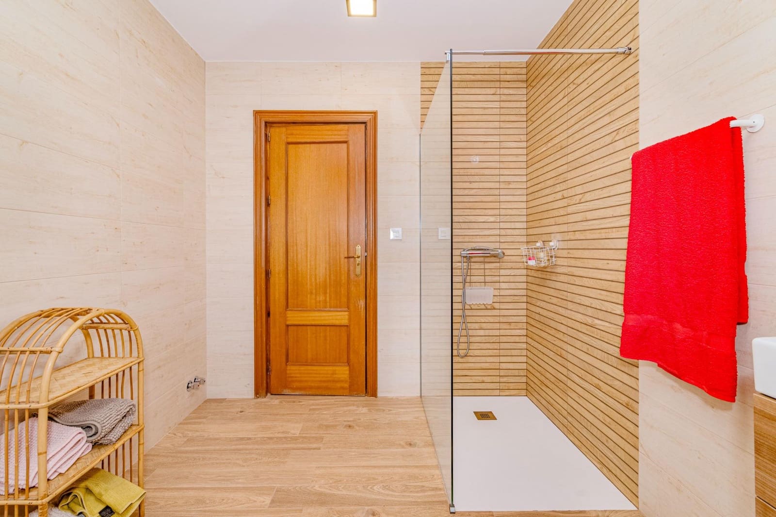 6 bedroom Villa for sale in Gojar with garage - € 480,000 (Ref: 9702136)