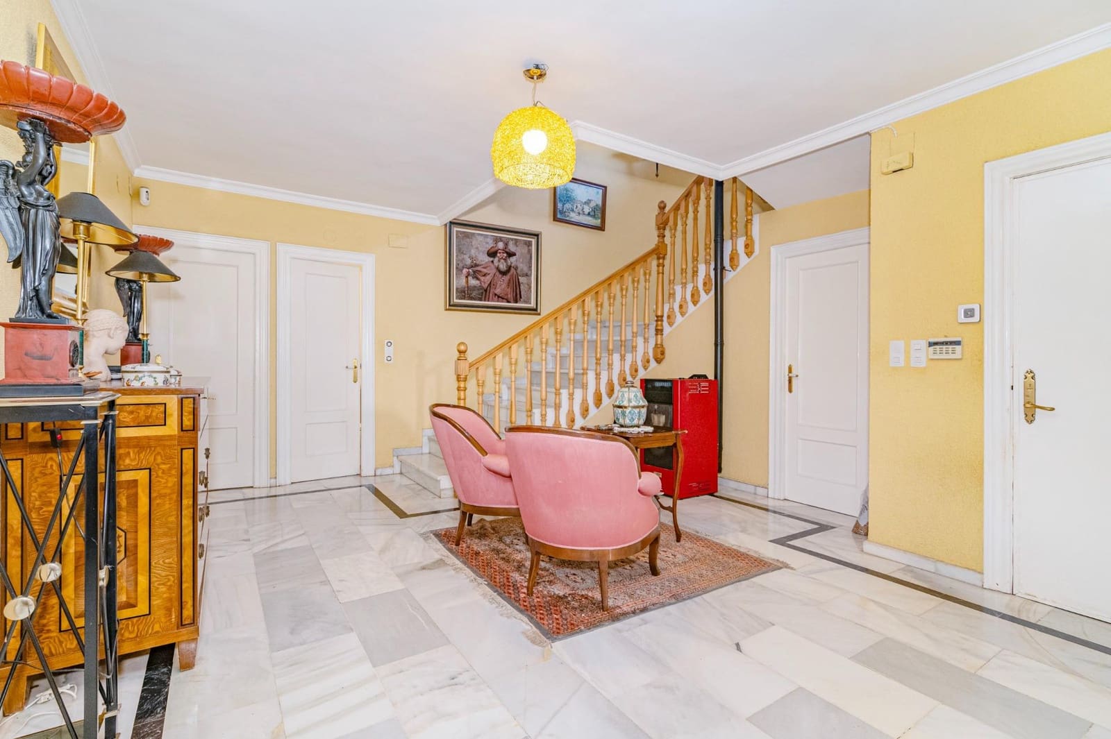 6 bedroom Villa for sale in Gojar with garage - € 480,000 (Ref: 9702136)