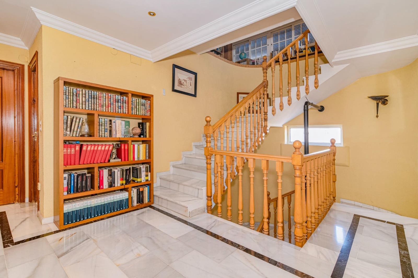 6 bedroom Villa for sale in Gojar with garage - € 480,000 (Ref: 9702136)