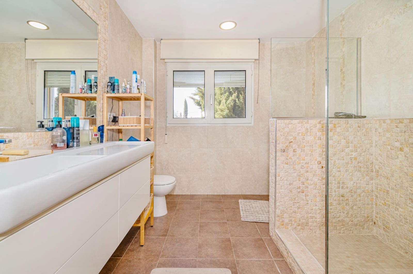 6 bedroom Villa for sale in Gojar with garage - € 480,000 (Ref: 9702136)