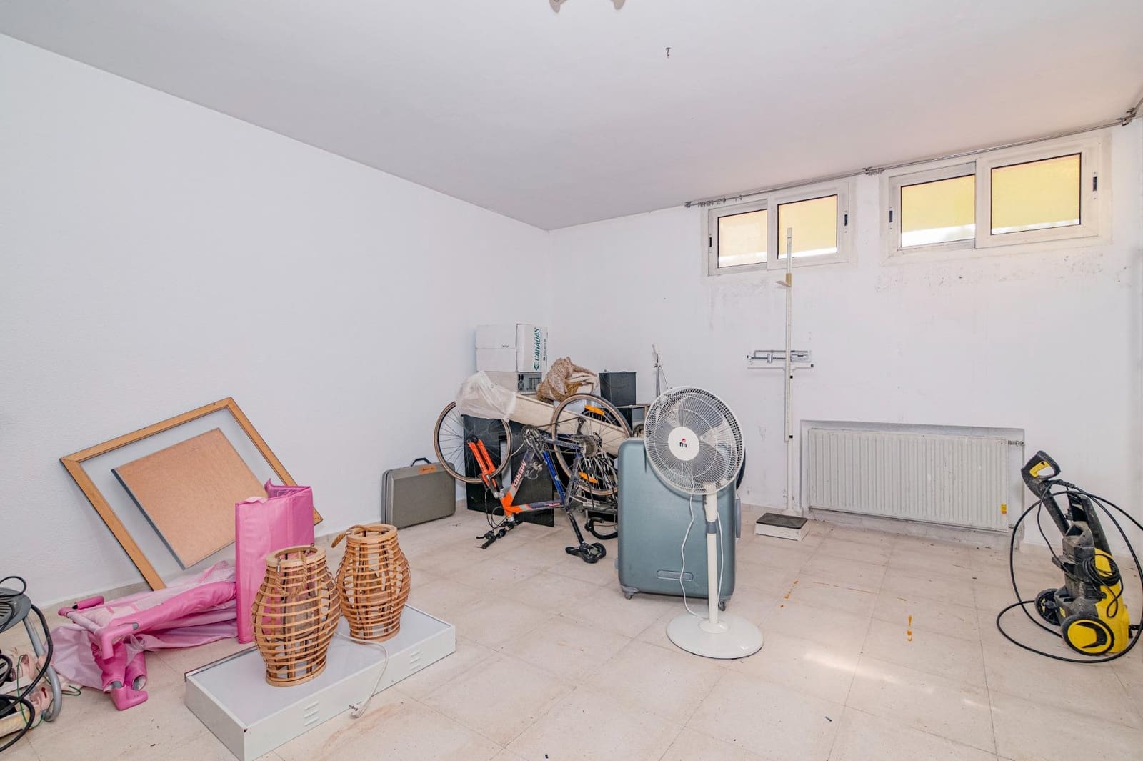 6 bedroom Villa for sale in Gojar with garage - € 480,000 (Ref: 9702136)