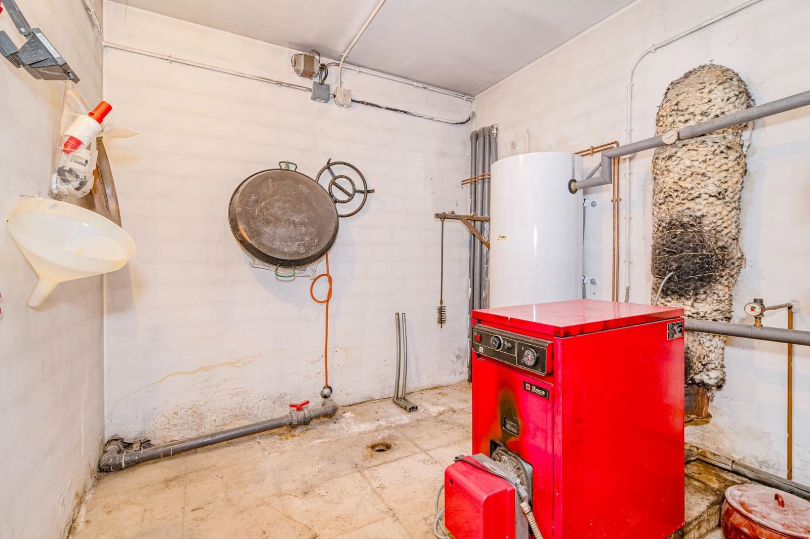 6 bedroom Villa for sale in Gojar with garage - € 480,000 (Ref: 9702136)