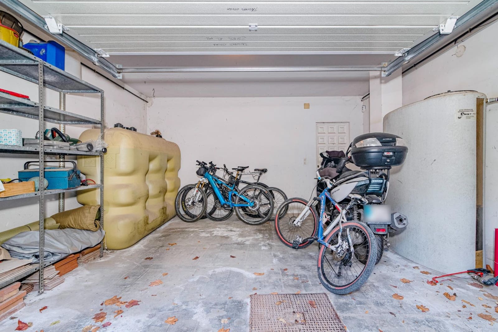 6 bedroom Villa for sale in Gojar with garage - € 480,000 (Ref: 9702136)